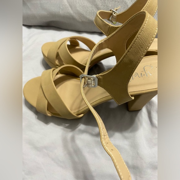 Y-Not Heels Tan/Cream Colored - Picture 2 of 4